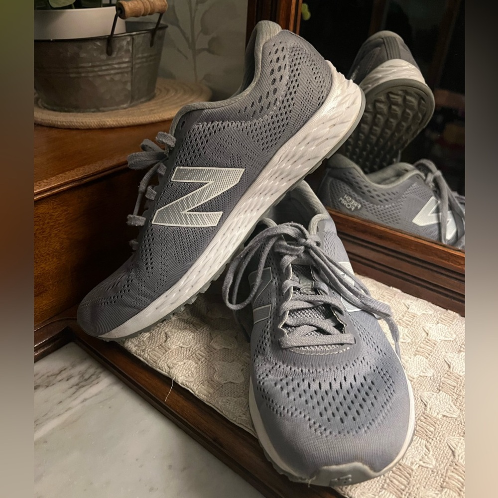 NEW BALANCE Classic Fresh Foam‎ Arishi V4 Sneakers Grey White Women's Size 9.5